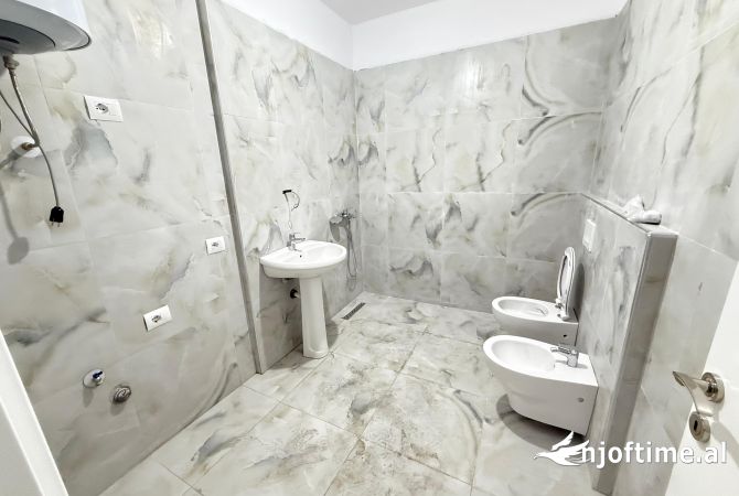 Shtepi me qera Apartament ne Tirane, 2+1, Mobilimi Bosh, pa mobiluar, Pagesa 700  Euro.