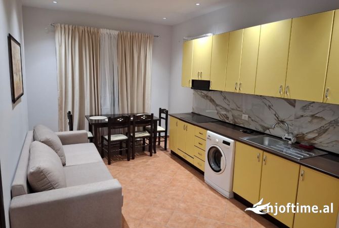 Shtepi me qera 1+1 ne Tirane - 40,000 Leke