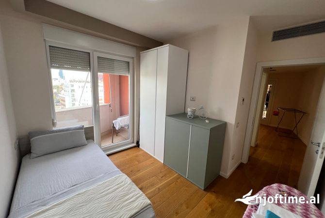 Shtepi ne shitje Apartament ne Tirane, 3+1, Mobilimi E mobiluar, Pagesa 340,000  Euro.
