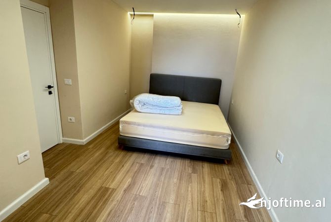 Shtepi ne shitje Apartament ne Tirane, 2+1, Mobilimi Bosh, pa mobiluar, Pagesa 165,000  Euro.