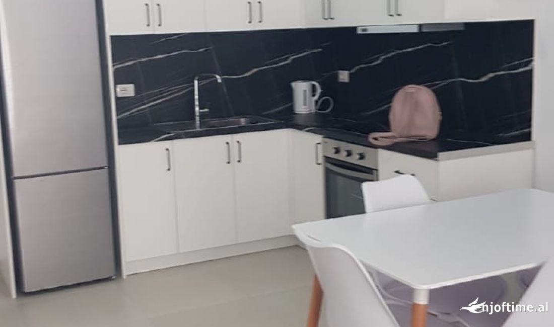 Shtepi me qera Apartament ne Tirane, 2+1, Mobilimi E mobiluar, Pagesa 650  Euro.