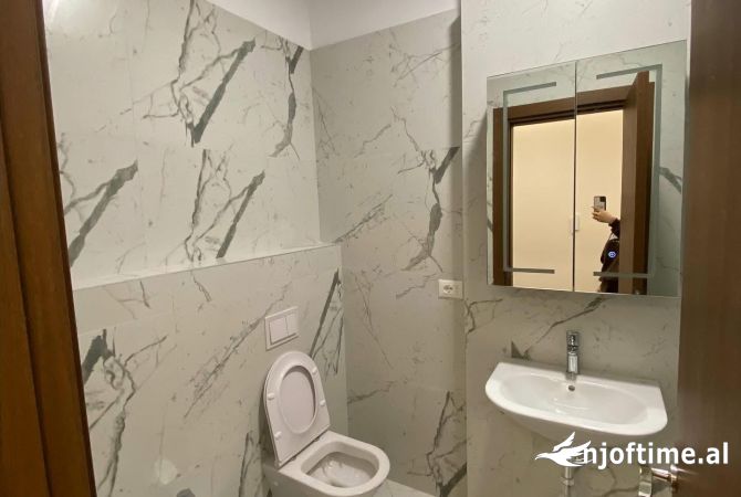 Shtepi me qera Apartament ne Tirane, 2+1, Mobilimi E mobiluar, Pagesa 750  Euro.