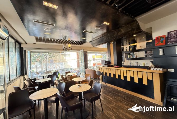 Ambient biznesi me qera 2+1 ne Tirane - 1,000 Euro