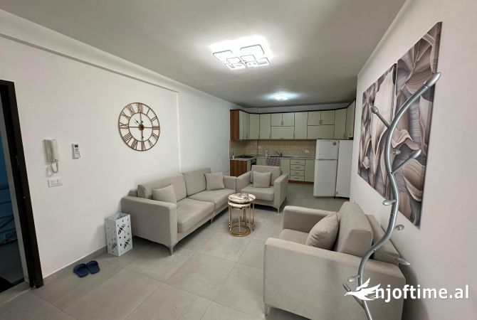 Shtepi me qera Apartament ne Tirane, 2+1, Mobilimi Pjeserisht e mobiluar, Pagesa 600  Euro.