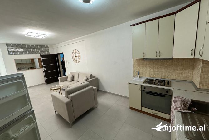 Shtepi me qera Apartament ne Tirane, 2+1, Mobilimi Pjeserisht e mobiluar, Pagesa 600  Euro.