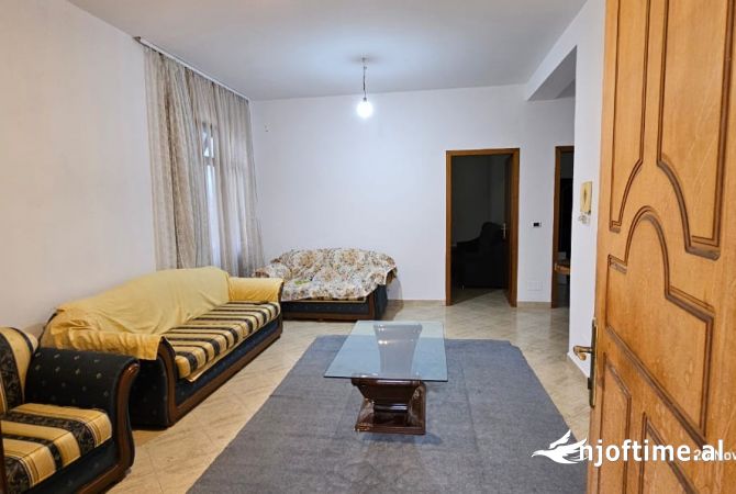 Shtepi me qera Shtepi Private ne Tirane, 2+1, Mobilimi E mobiluar, Pagesa 50,000  Leke.