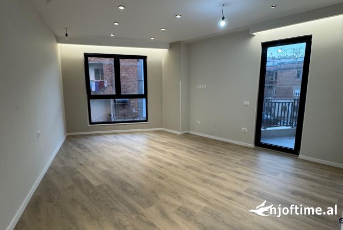 Apartment for rent in Tirana Garsoniere, Emty