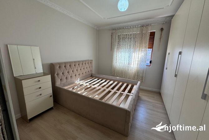 Shtepi ne shitje Apartament ne Tirane, 1+1, Mobilimi E mobiluar, Pagesa 90,000  Euro.