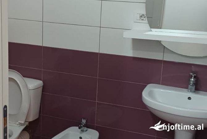 Shtepi me qera Apartament ne Tirane, 1+1, Mobilimi E mobiluar, Pagesa 45,000  Leke.