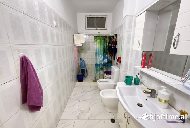 Shtepi ne shitje Apartament ne Tirane, 2+1, Mobilimi E mobiluar, Pagesa 155,000  Euro.