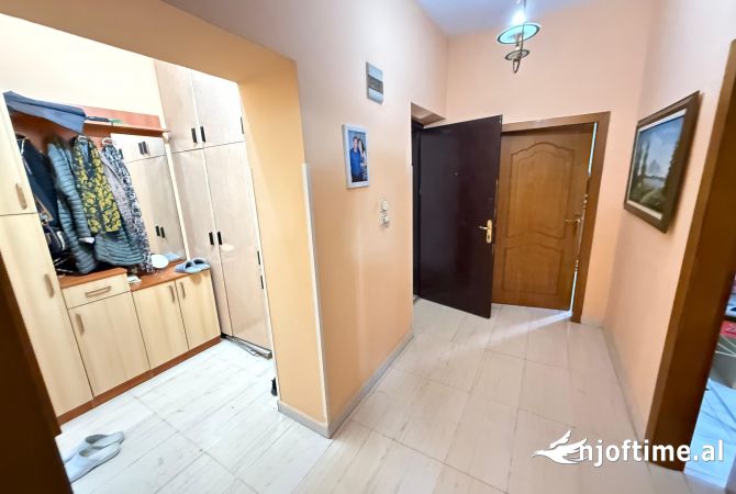 Shtepi ne shitje Apartament ne Tirane, 2+1, Mobilimi E mobiluar, Pagesa 155,000  Euro.