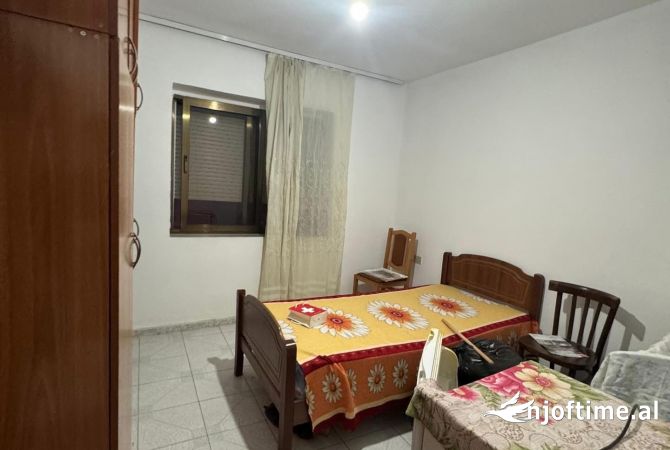 Shtepi me qera Apartament ne Tirane, 2+1, Mobilimi E mobiluar, Pagesa 450  Euro.