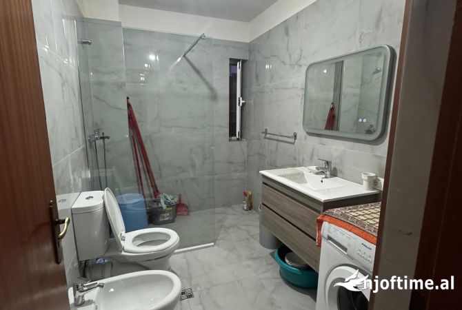 Shtepi me qera Apartament ne Tirane, 2+1, Mobilimi E mobiluar, Pagesa 450  Euro.