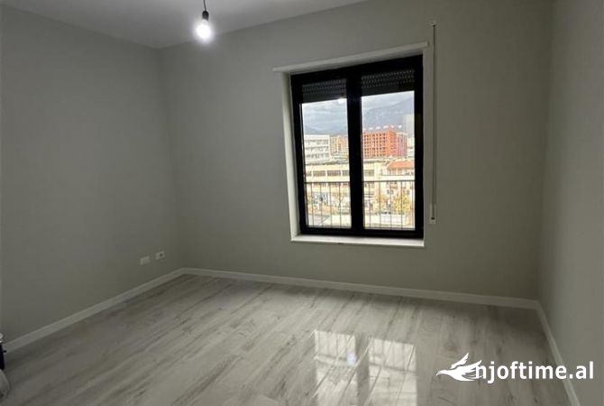 Shtepi ne shitje Apartament ne Tirane, 2+1, Mobilimi Bosh, pa mobiluar, Pagesa 225,000  Euro.