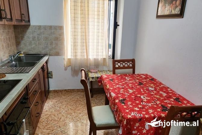 Shtepi me qera Apartament ne Tirane, 2+1, Mobilimi E mobiluar, Pagesa 500  Euro.