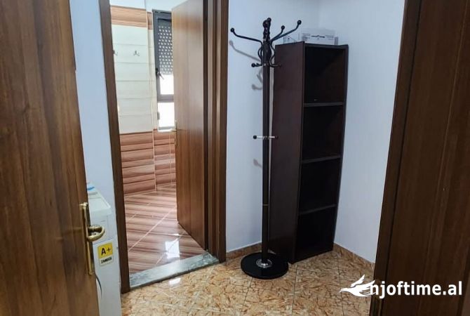 Shtepi me qera Apartament ne Tirane, 2+1, Mobilimi E mobiluar, Pagesa 500  Euro.