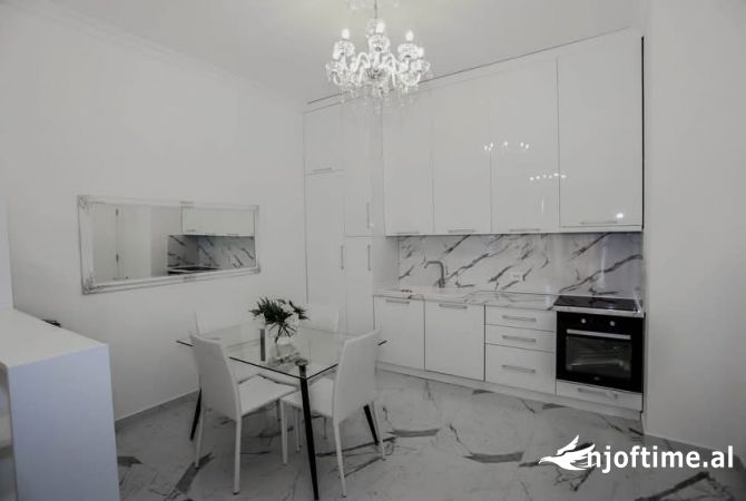 Shtepi me qera Apartament ne Tirane, 1+1, Mobilimi E mobiluar, Pagesa 80,000  Leke.