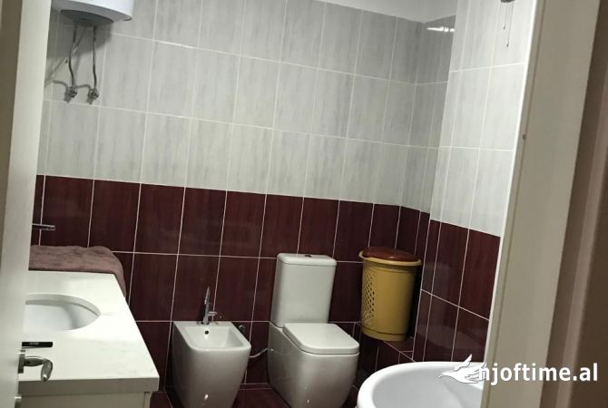 Shtepi me qera Apartament ne Tirane, 2+1, Mobilimi E mobiluar, Pagesa 700  Euro.