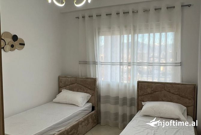 Shtepi ne shitje Apartament ne Tirane, 2+1, Mobilimi E mobiluar, Pagesa 143,000  Euro.