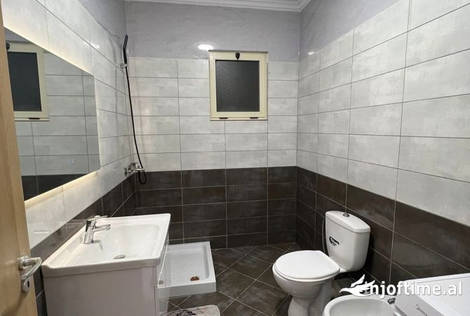Shtepi ne shitje Apartament ne Tirane, 2+1, Mobilimi E mobiluar, Pagesa 143,000  Euro.