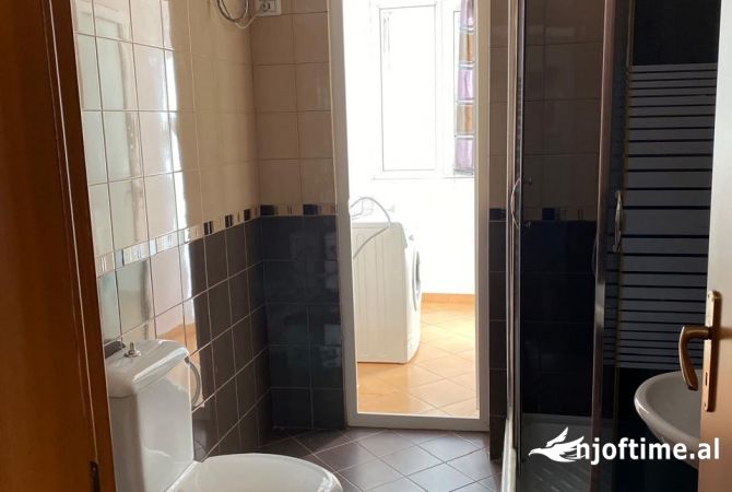 Shtepi me qera Apartament ne Tirane, 2+1, Mobilimi E mobiluar, Pagesa 600  Euro.