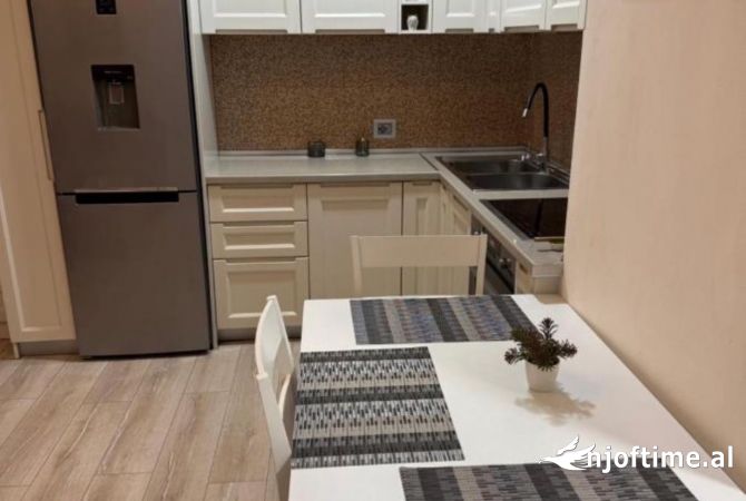 Shtepi me qera Apartament ne Tirane, 2+1, Mobilimi E mobiluar, Pagesa 650  Euro.