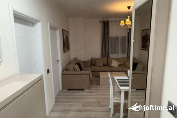 Shtepi me qera Apartament ne Tirane, 2+1, Mobilimi E mobiluar, Pagesa 650  Euro.