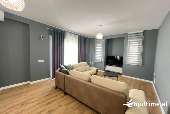 Shtepi me qera 2+1 ne Tirane - 900 Euro