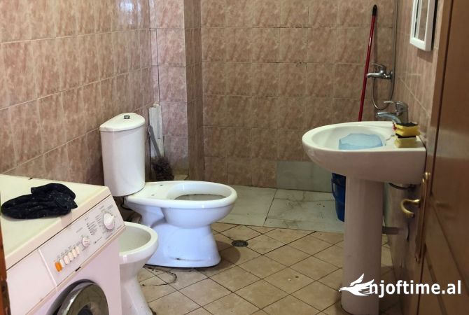 Shtepi me qera Apartament ne Tirane, 2+1, Mobilimi E mobiluar, Pagesa 470  Euro.