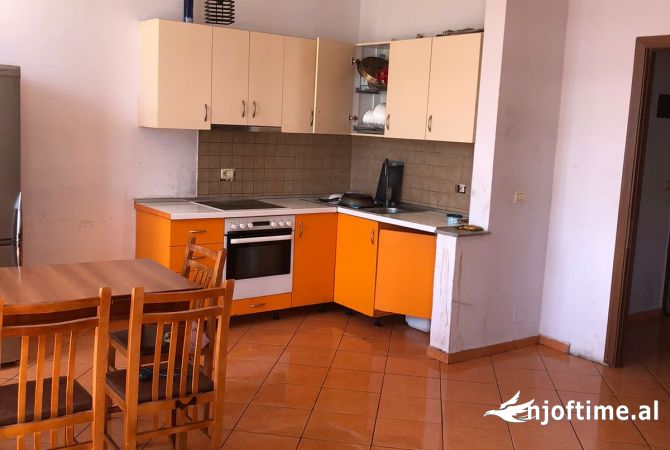 Shtepi me qera 2+1 ne Tirane - 470 Euro