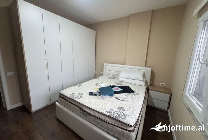 Shtepi ne shitje Apartament ne Tirane, 1+1, Mobilimi E mobiluar, Pagesa 96,200  Euro.