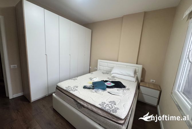 Shtepi ne shitje Apartament ne Tirane, 1+1, Mobilimi E mobiluar, Pagesa 96,200  Euro.
