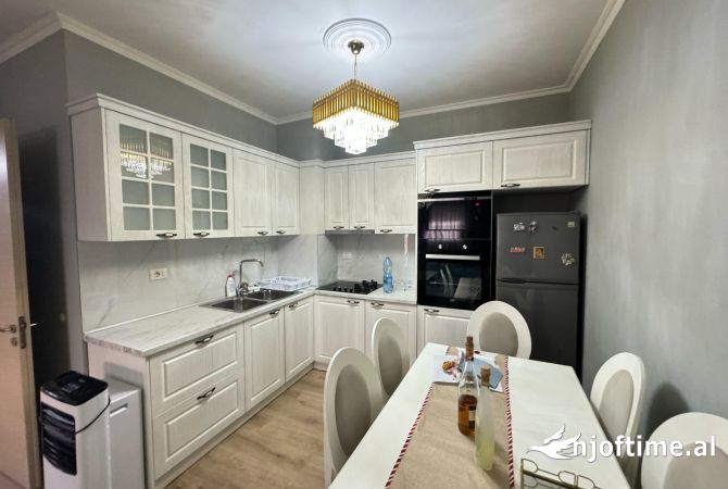 Shtepi me qera Apartament ne Tirane, 1+1, Mobilimi E mobiluar, Pagesa 550  Euro.