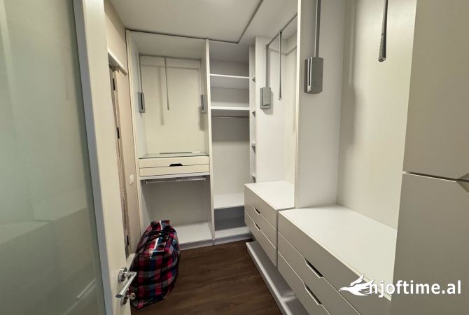 Shtepi me qera Apartament ne Tirane, 3+1, Mobilimi E mobiluar, Pagesa 1,900  Euro.