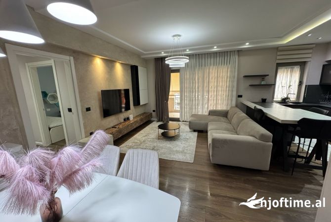 Shtepi me qera 3+1 ne Tirane - 1,900 Euro