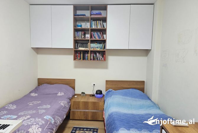 Shtepi ne shitje Apartament ne Tirane, 2+1, Mobilimi E mobiluar, Pagesa 240,000  Euro.