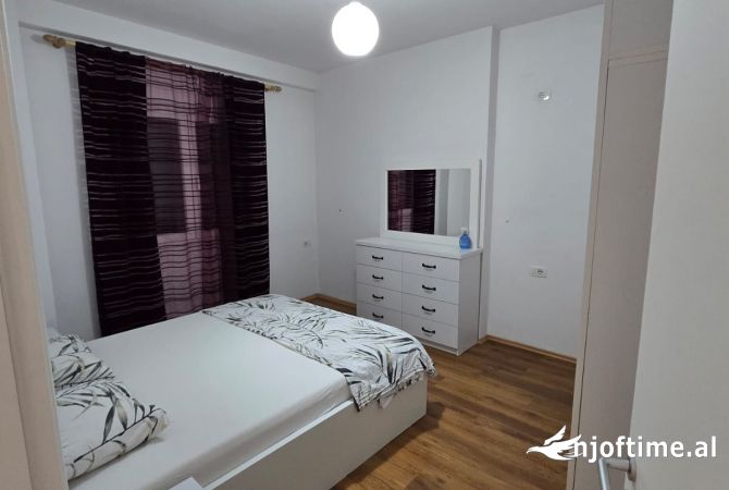 Shtepi me qera Apartament ne Tirane, 2+1, Mobilimi E mobiluar, Pagesa 600  Euro.
