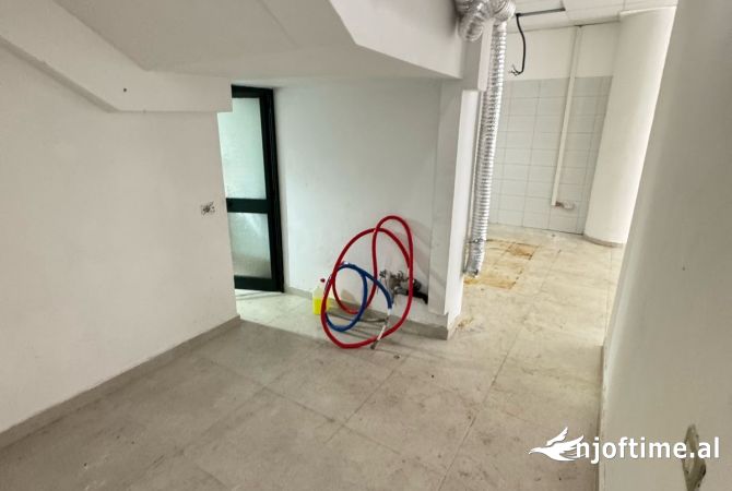 Ambient biznesi me qera 3+1 ne Tirane - 500 Euro