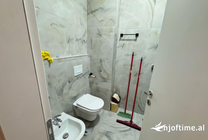 Shtepi me qera Apartament ne Tirane, 2+1, Mobilimi E mobiluar, Pagesa 900  Euro.