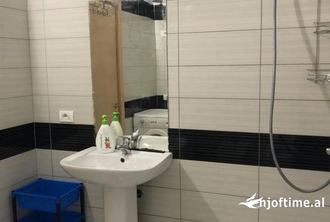 Shtepi ne shitje Apartament ne Tirane, 1+1, Mobilimi E mobiluar, Pagesa 80,000  Euro.