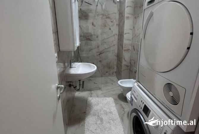 Shtepi me qera Apartament ne Tirane, 1+1, Mobilimi E mobiluar, Pagesa 650  Euro.