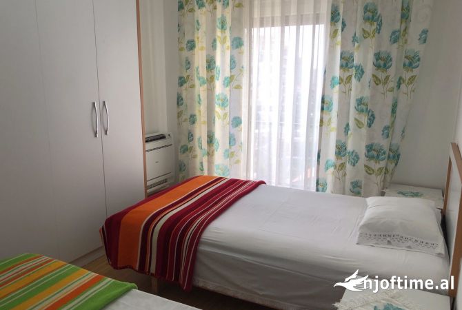 Shtepi me qera Apartament ne Tirane, 2+1, Mobilimi E mobiluar, Pagesa 800  Euro.