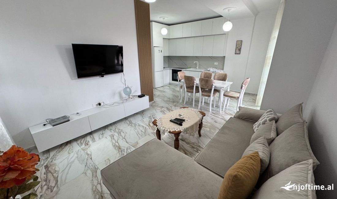 Shtepi me qera Apartament ne Tirane, 2+1, Mobilimi E mobiluar, Pagesa 800  Euro.