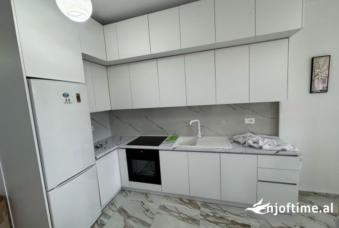 Shtepi me qera Apartament ne Tirane, 2+1, Mobilimi E mobiluar, Pagesa 800  Euro.