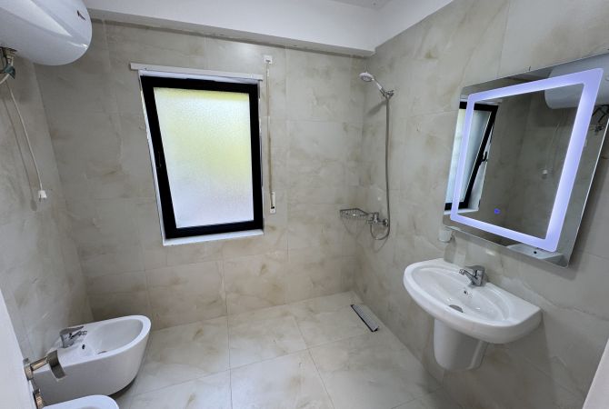 Shtepi me qera Apartament ne Tirane, 2+1, Mobilimi E mobiluar, Pagesa 1,000  Euro.