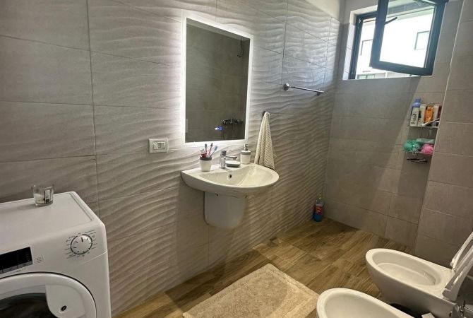 Shtepi me qera Apartament ne Tirane, 2+1, Mobilimi E mobiluar, Pagesa 600  Euro.