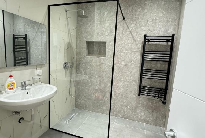 Shtepi me qera Apartament ne Tirane, 2+1, Mobilimi E mobiluar, Pagesa 750  Euro.