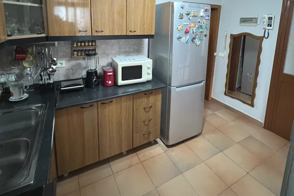 Shtepi ne shitje Apartament ne Tirane, 2+1, Mobilimi E mobiluar, Pagesa 100,000  Euro.