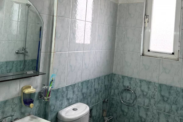 Shtepi ne shitje Apartament ne Tirane, 2+1, Mobilimi E mobiluar, Pagesa 100,000  Euro.