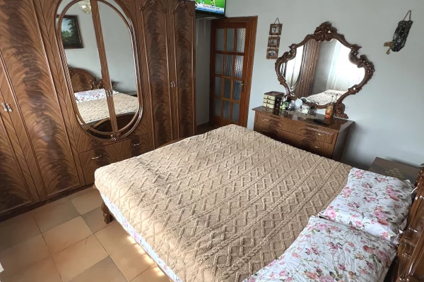 Shtepi ne shitje Apartament ne Tirane, 2+1, Mobilimi E mobiluar, Pagesa 100,000  Euro.